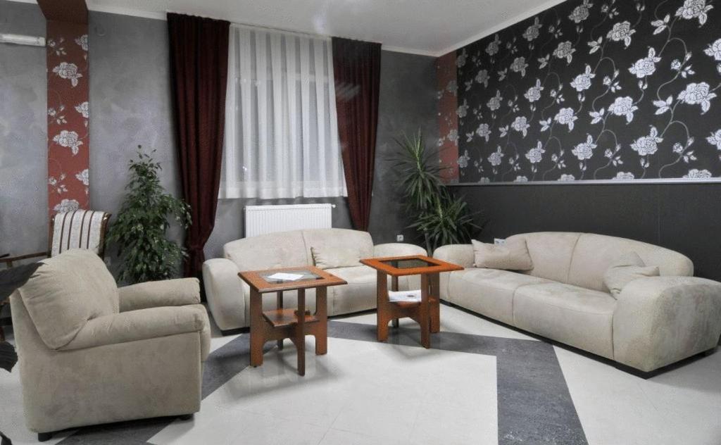 Garni Hotel Lama Kragujevac Exterior photo