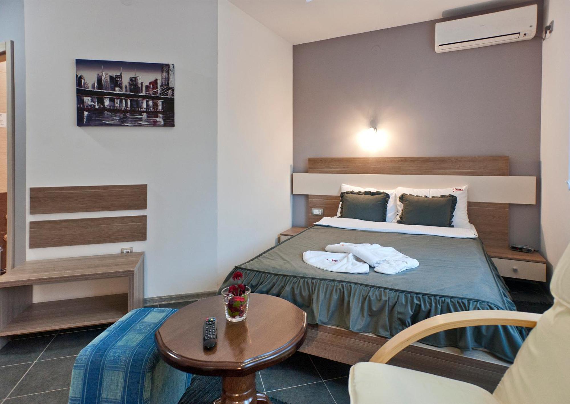 Garni Hotel Lama Kragujevac Exterior photo
