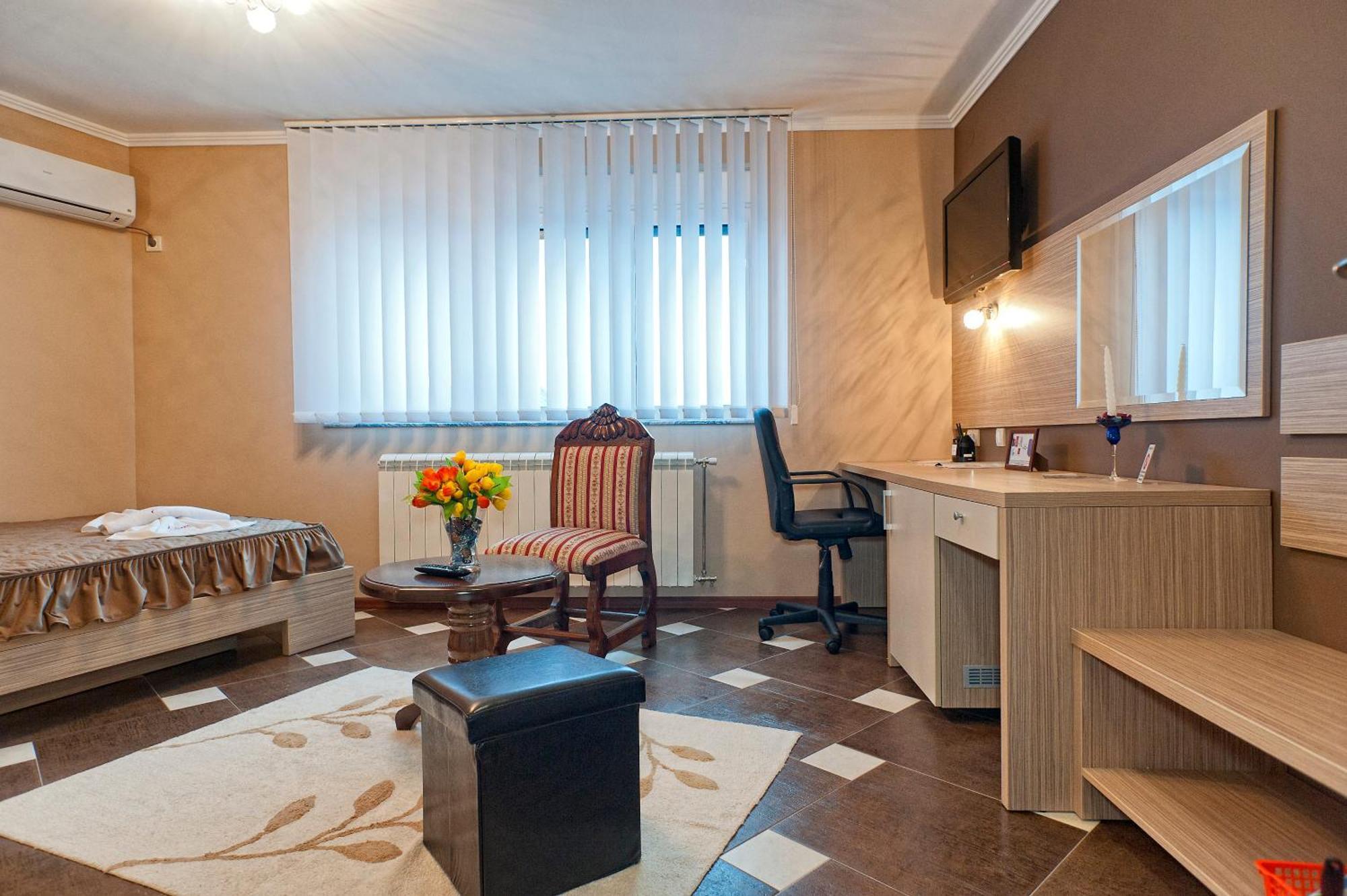 Garni Hotel Lama Kragujevac Exterior photo