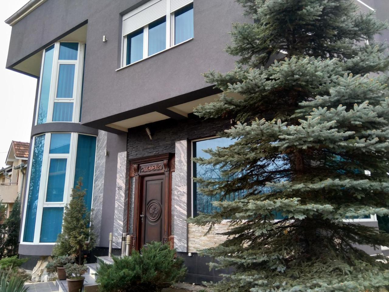 Garni Hotel Lama Kragujevac Exterior photo