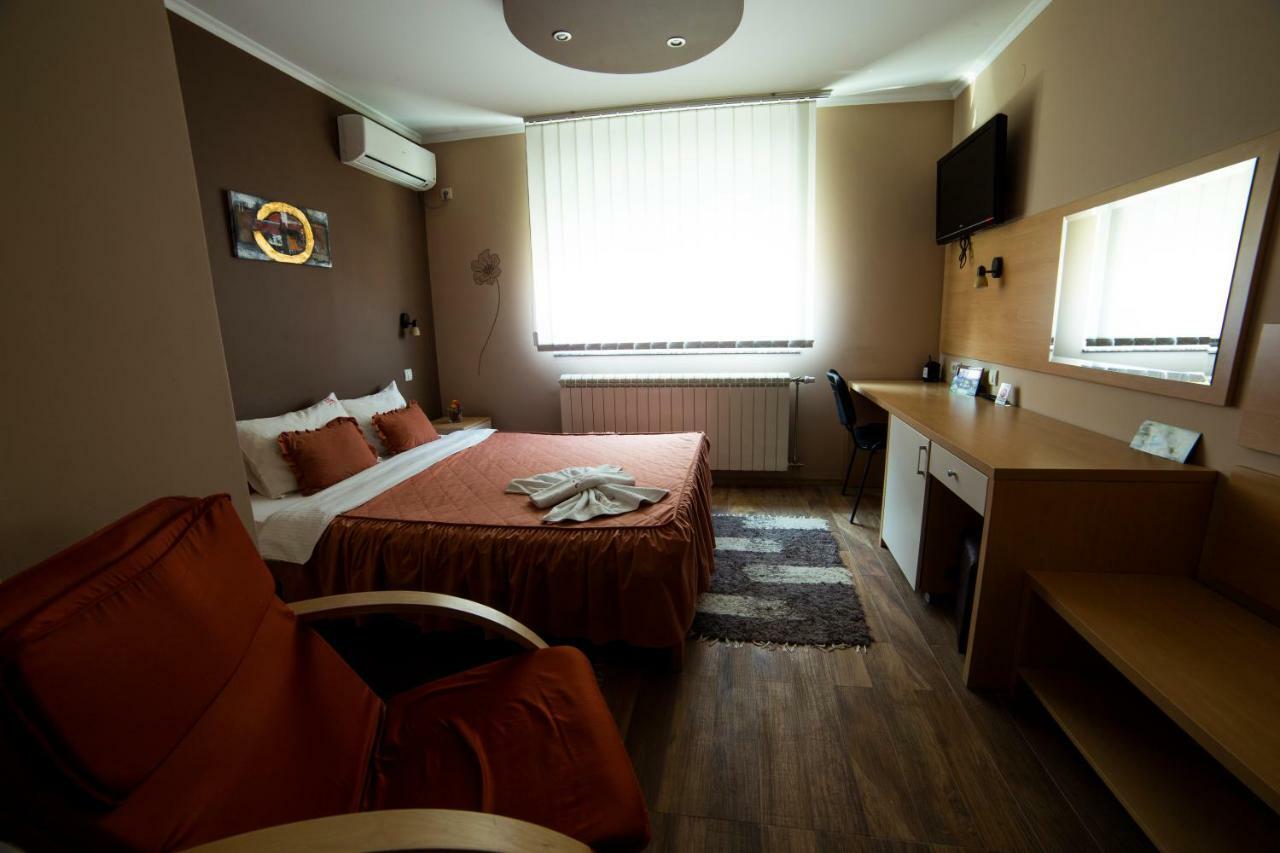 Garni Hotel Lama Kragujevac Exterior photo
