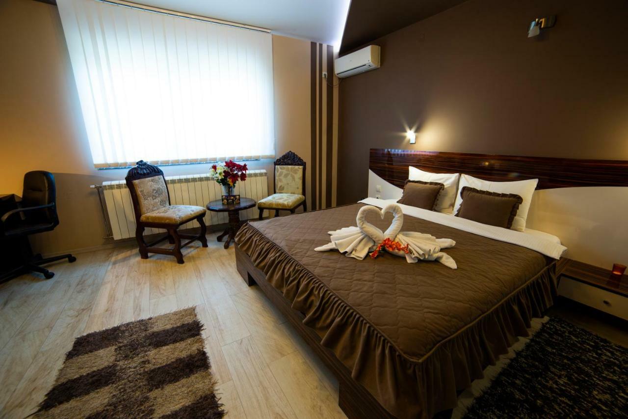 Garni Hotel Lama Kragujevac Exterior photo