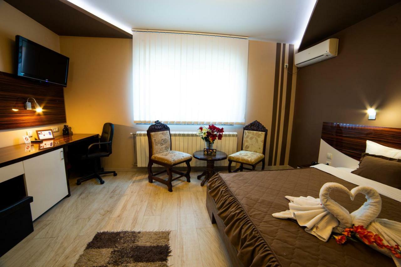 Garni Hotel Lama Kragujevac Exterior photo